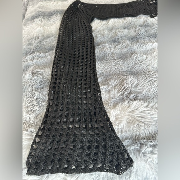 Elegant Black Crochet Mini Tank Sleeves Scarf - Picture 3 of 6